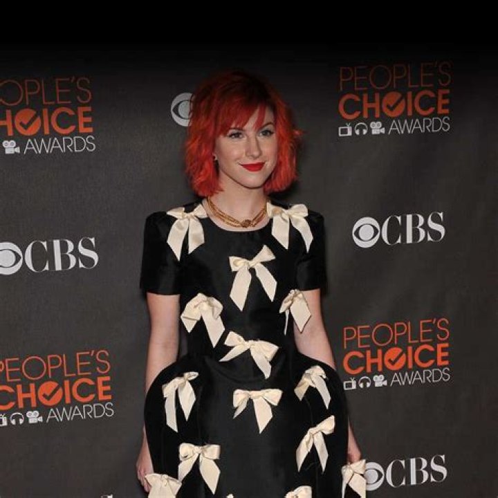 Hayley Williams Height, Weight, Age, Measurements, Net Worth, Facts