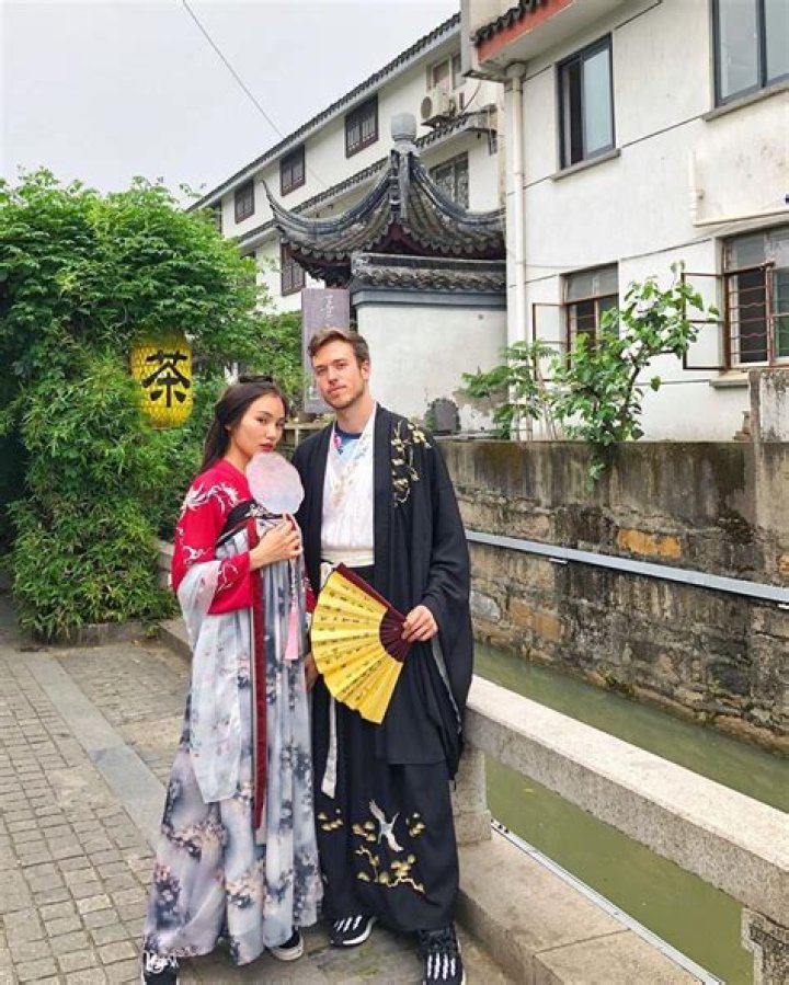 Jakenbakelive Has An Asian Girlfriend Whose Name Is Water Did They Breakup?