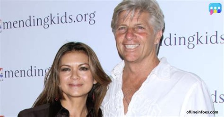 Nia Peeples- Bio, Age, Height, Net worth, Husband, Marriage, Career