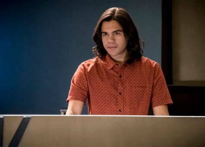 SnogBlogy | Carlos Valdes | Bio, Age, Net Worth, Relationship, Career