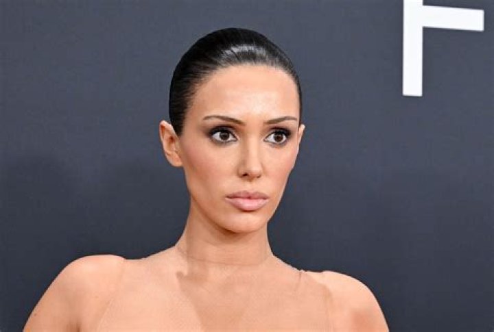 Unveiling Bianca Censori's Height: Unlocking Hidden Insights
