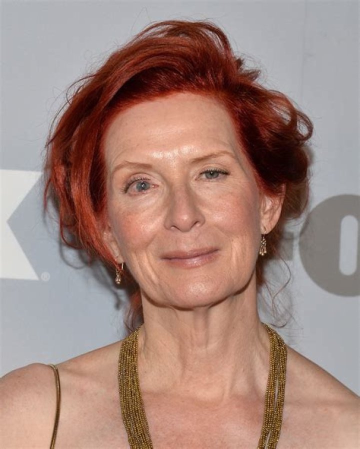 What happened to actress Frances Conroy eye? Bio: Eye injury, Net worth